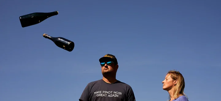 Piconnet throwing bottles.webp