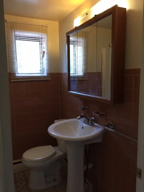  2nd Fl. Full Bath Room 