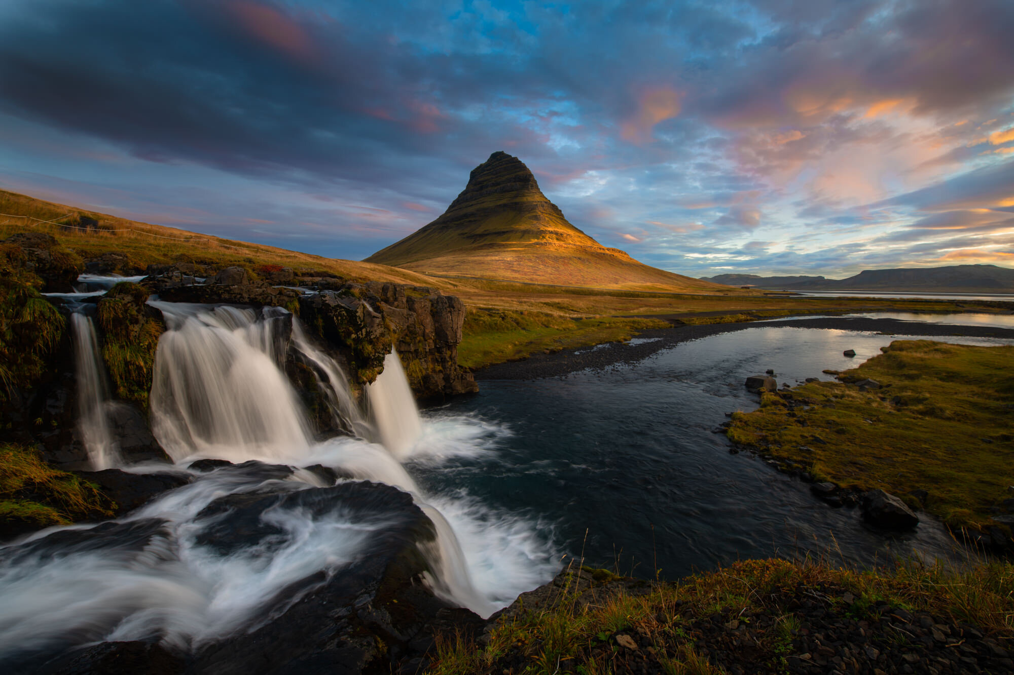 Kirkjufell.Sunrise.2000px.mini.jpg