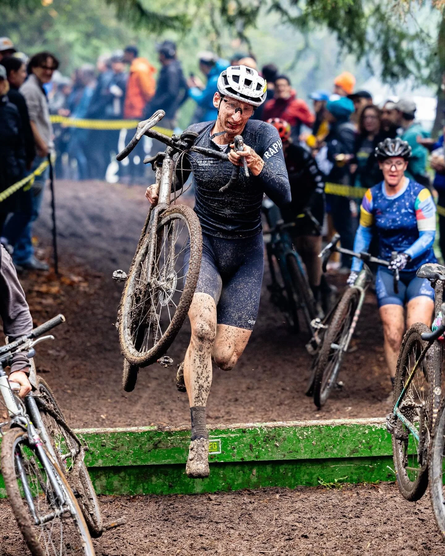 A big thanks to the team at @mfgcross for all the work that goes into organizing and hosting our local cyclocross series! The @caseofthemondays.cc crew capped the cross season earlier today at Woodland Park for a proper day of character-building and 