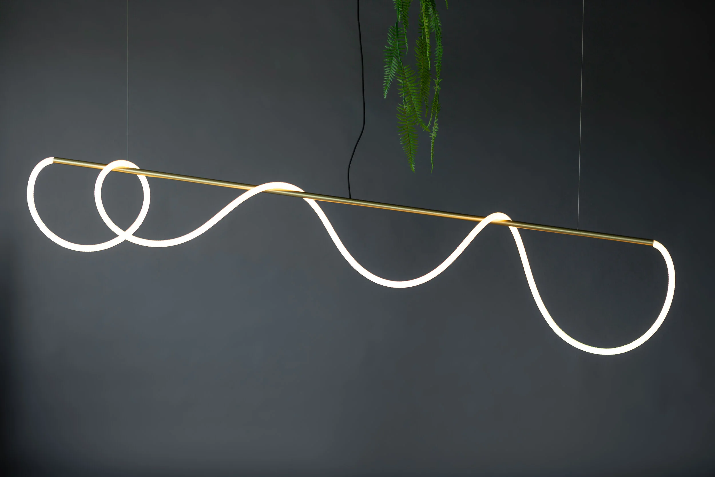 As pictured: 8’ Tracer Bar I - Standard Rope in Satin Brass
