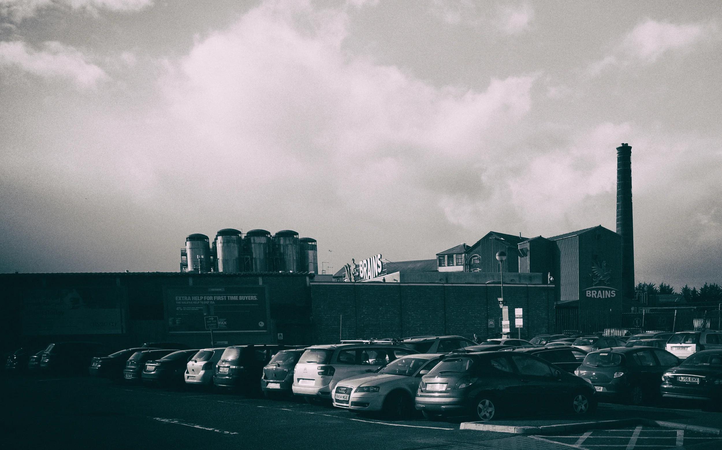 Ffoton & The EYE Festival - 2 heads knocked together