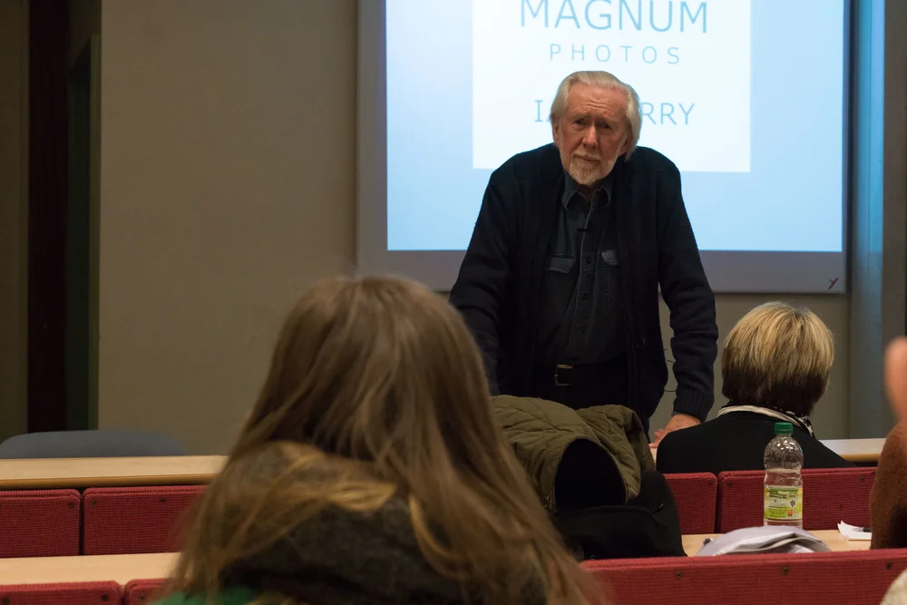 Magnum Photographer Ian Berry takes questions from the audience. Image ©&nbsp;Stephen Meredith