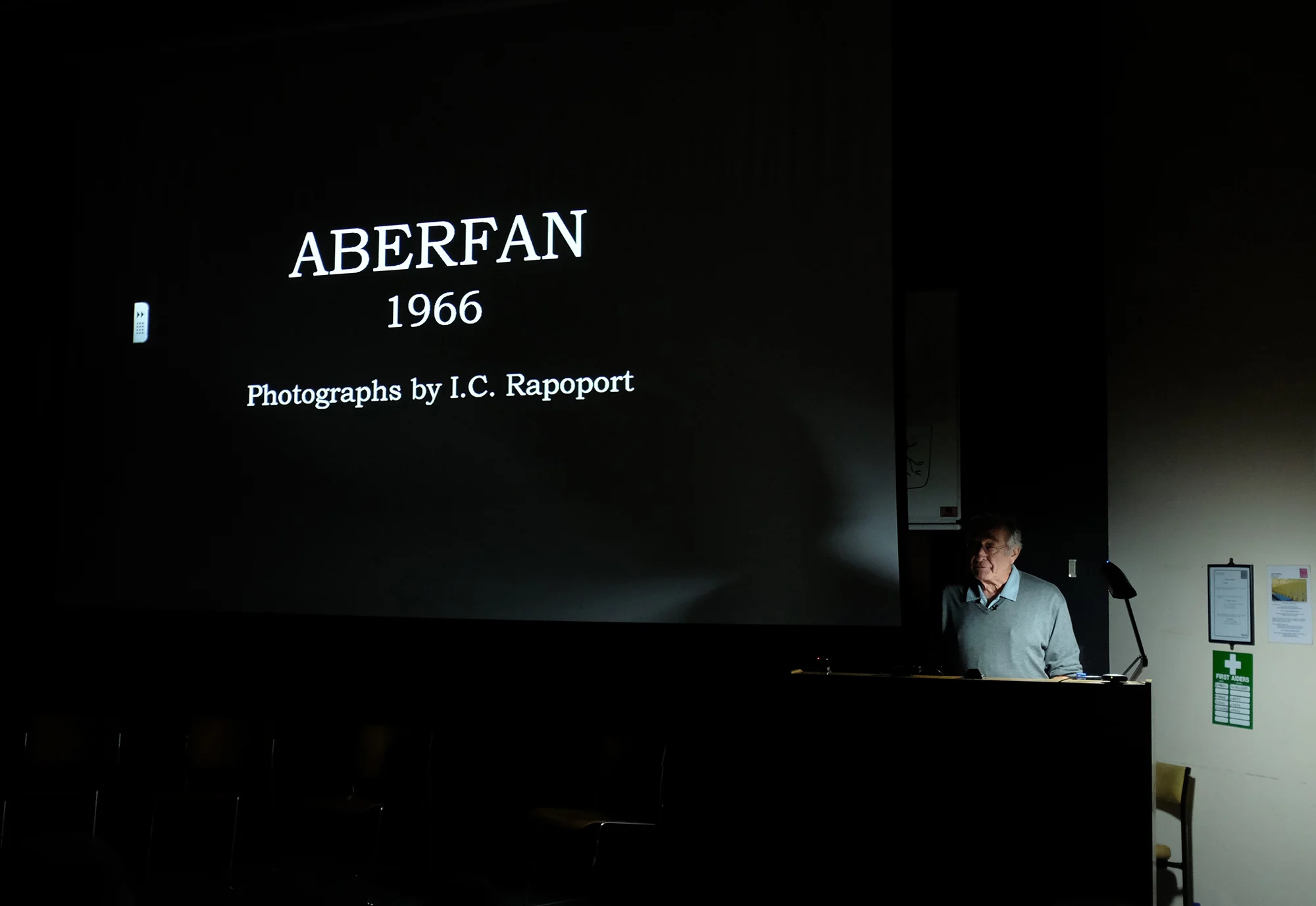 Chuck Rapoport speaking at the Aberfan conference held at Cardiff School of Journalism, Media and Cultural Studies, 8 September 2016. © Brian Carroll