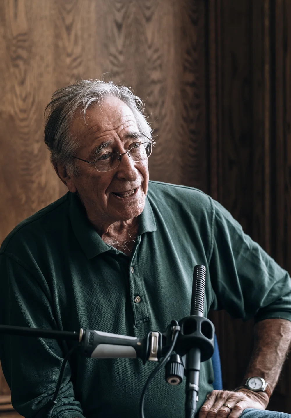 Chuck Rapport talking with Ffoton Wales. © Brian Carroll