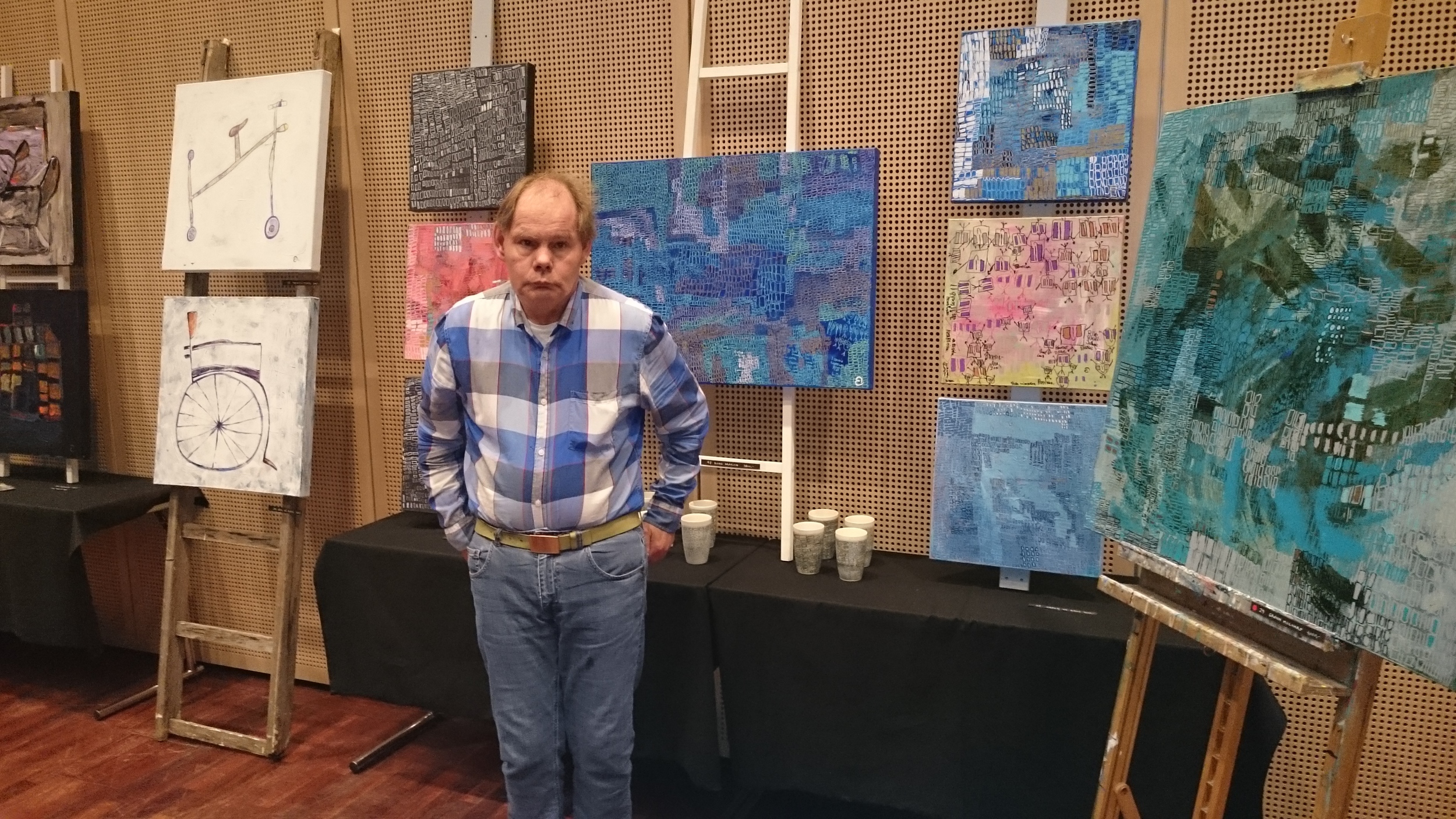 Kristian forran malerier og porselen med hans karakteristiske firkanter