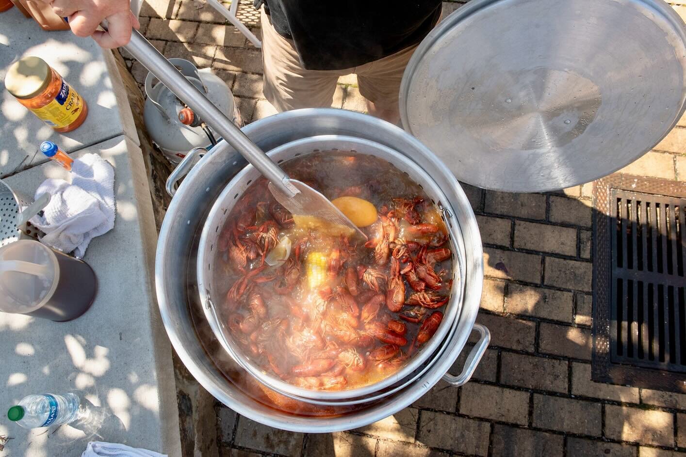 Our friends at Juneau Construction threw a crawfish boil last weekend and we were there to capture their staff enjoying every minute! 🌞🦐