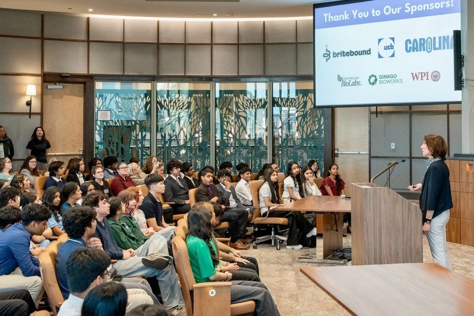 The future of bioscience is looking bright! 🌟 From high-speed lighting rounds to deep dives at the poster sessions, the BioBuilder Club Southeast Final Assembly at Brookhaven City Centre was action packed. These outstanding students are tackling glo