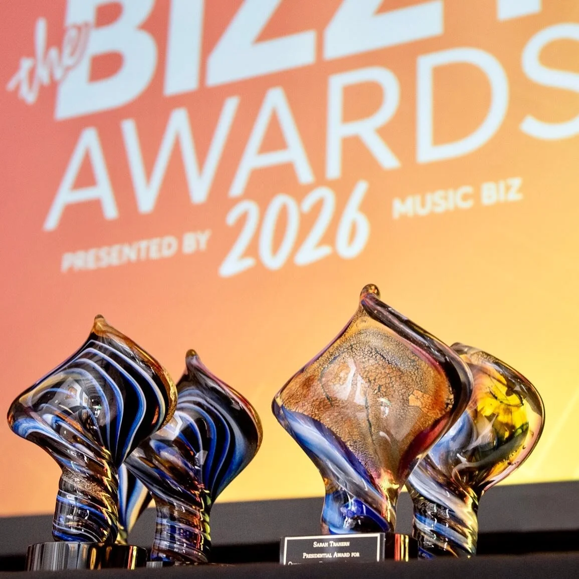 The 2026 Bizzy Awards: an evening of celebration at Music Biz 2026 🏆
Hosted by Grammy-winning artist Lecrae, the Bizzy Awards brought together music industry leaders for a dazzling night of dinner, speeches, live performances and well-earned honors 