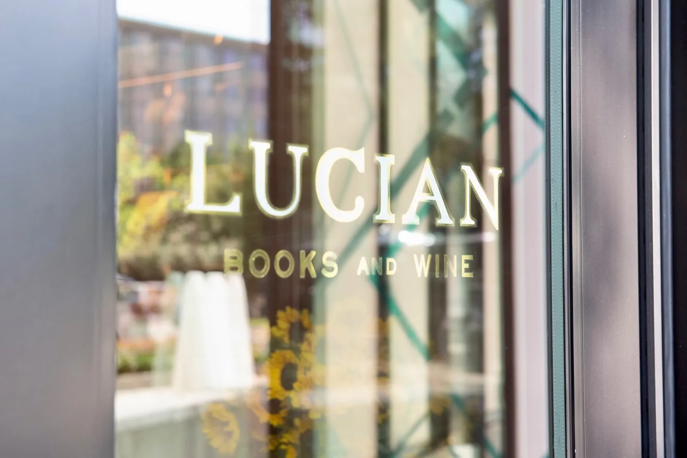 Exceptional cuisine and even better connections! 
An evening of networking and conversation at Lucian Books &amp; Wine, sponsored by LogRocket, bringing together tech leaders for an intimate dinner and lively discussion about the ever-evolving world 