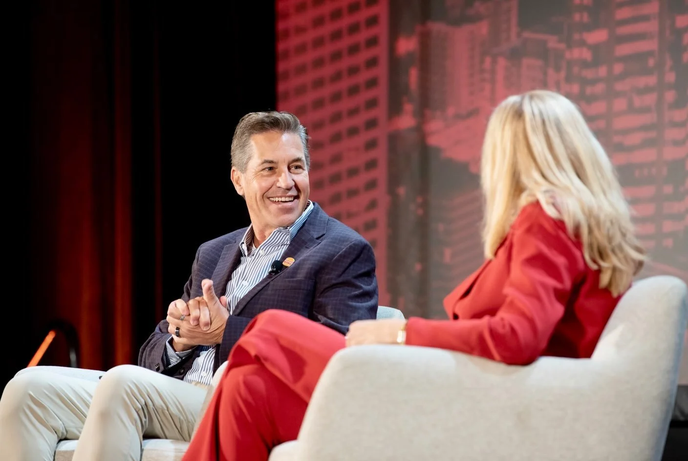Day 2 at QSR Evolution: The expo hall officially opened, bringing even more of the QSR world into the mix. On the main stage, CEOs from Burger King and White Castle shared their perspectives, while breakout sessions kept things moving throughout the 