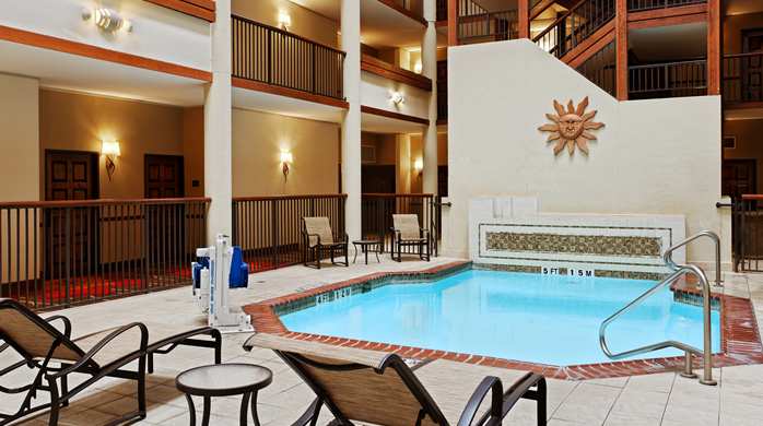 GI_indoorpool001_15_698x390.jpg