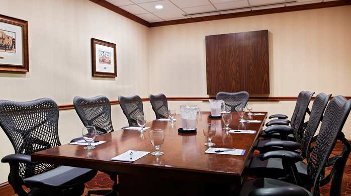 GI_boardroom001_21_698x390.jpg
