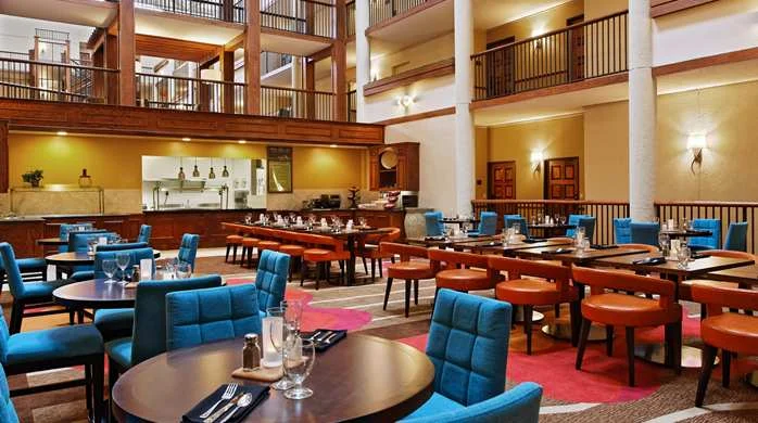 GI_restaurantseeting001_13_698x390.jpg