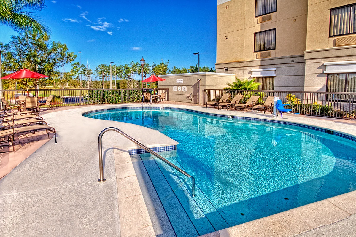 POOL_4980.jpg