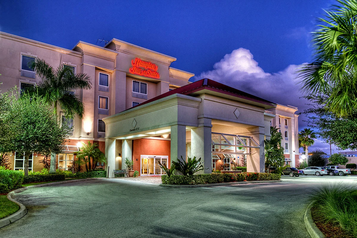 EXTERIOR_9538.jpg