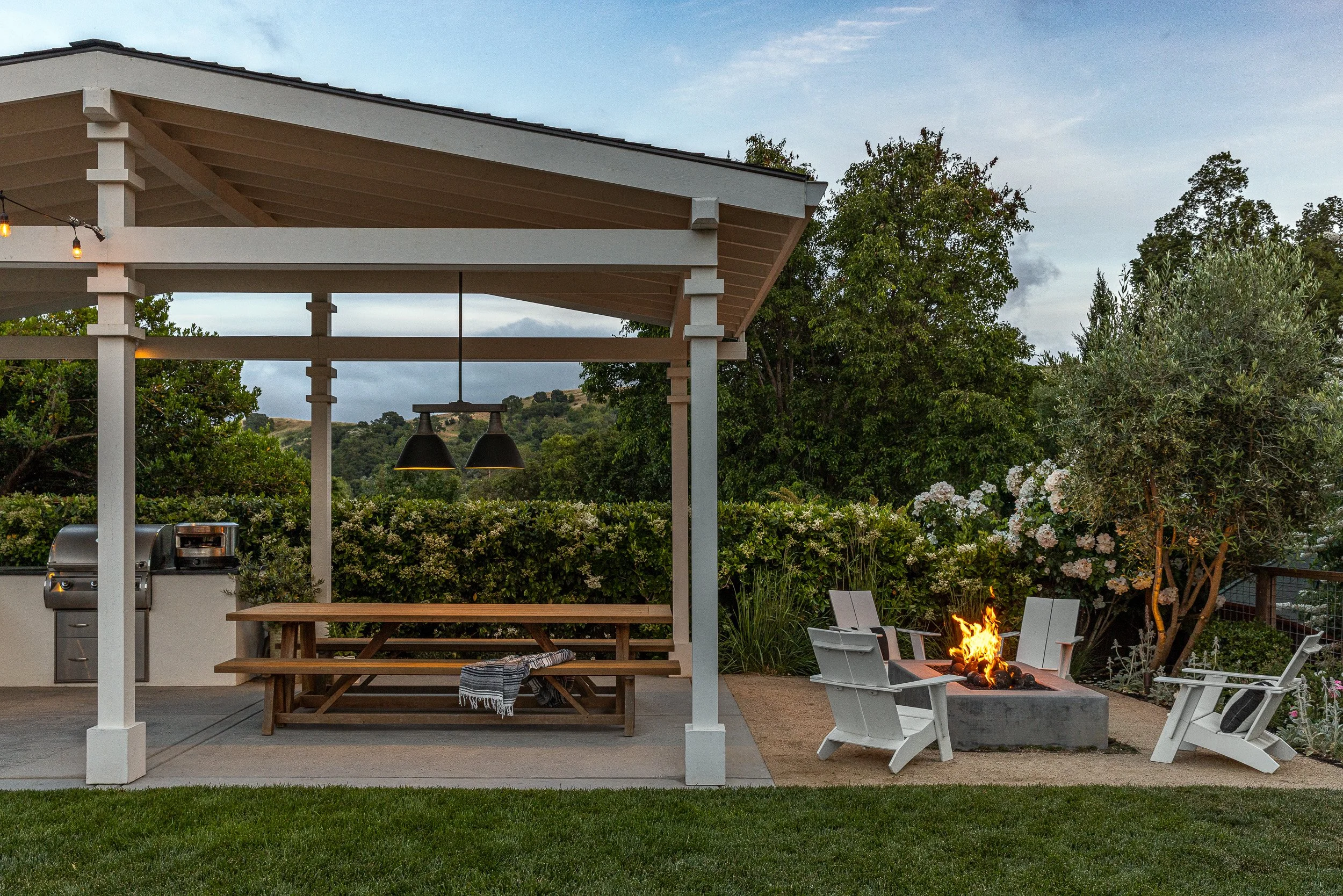 Fire pit picnic area by Lazar Landscape Design and Construction