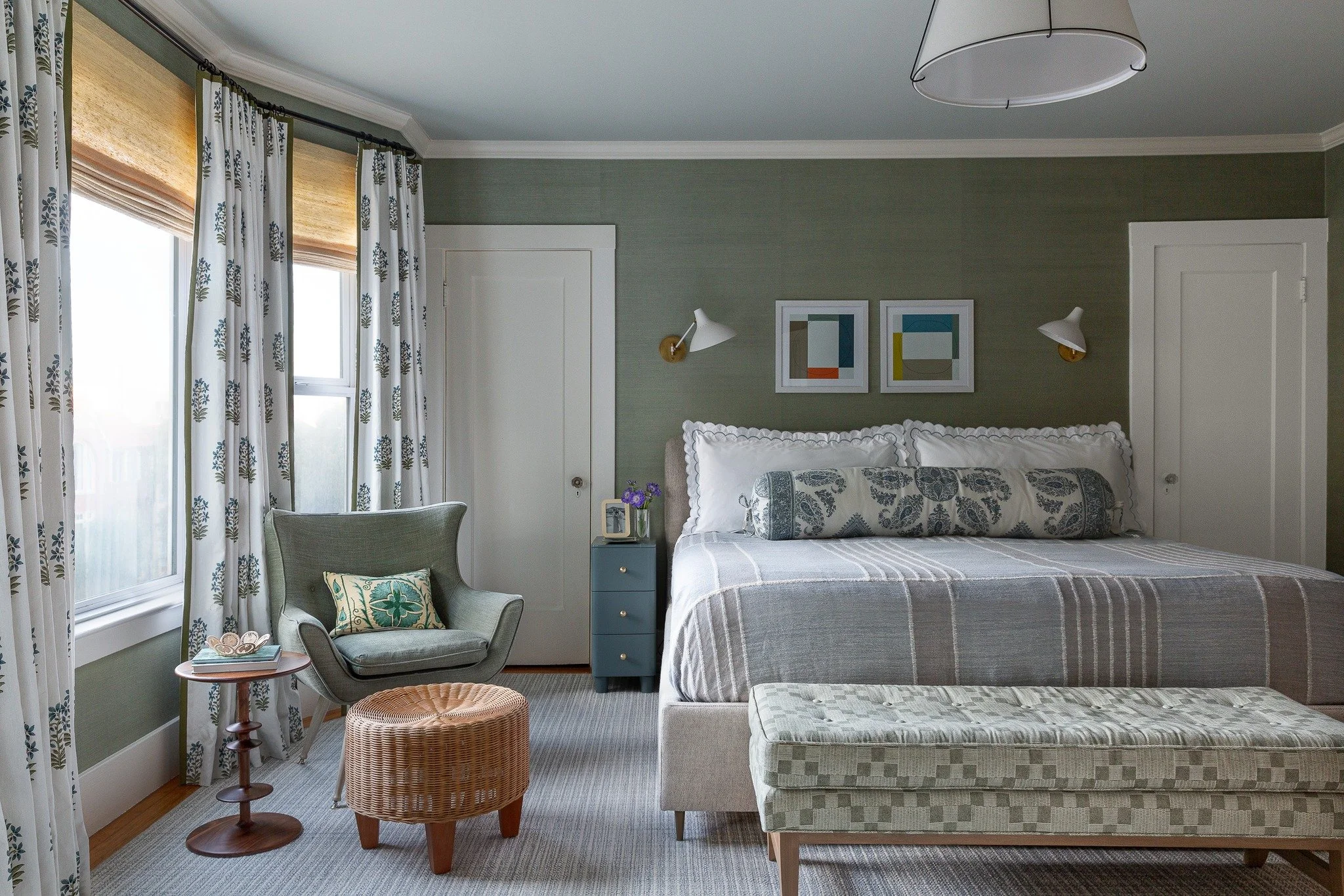 Richmond District Restful | design by @emilyjonesinteriors 
#interiorphotography
#interiorphotographer
#interiordesignphotography
#bayarearemodeling
#bayareainteriorphotographer
#bayareainteriordesignphotographer
#interiordesignphotographer