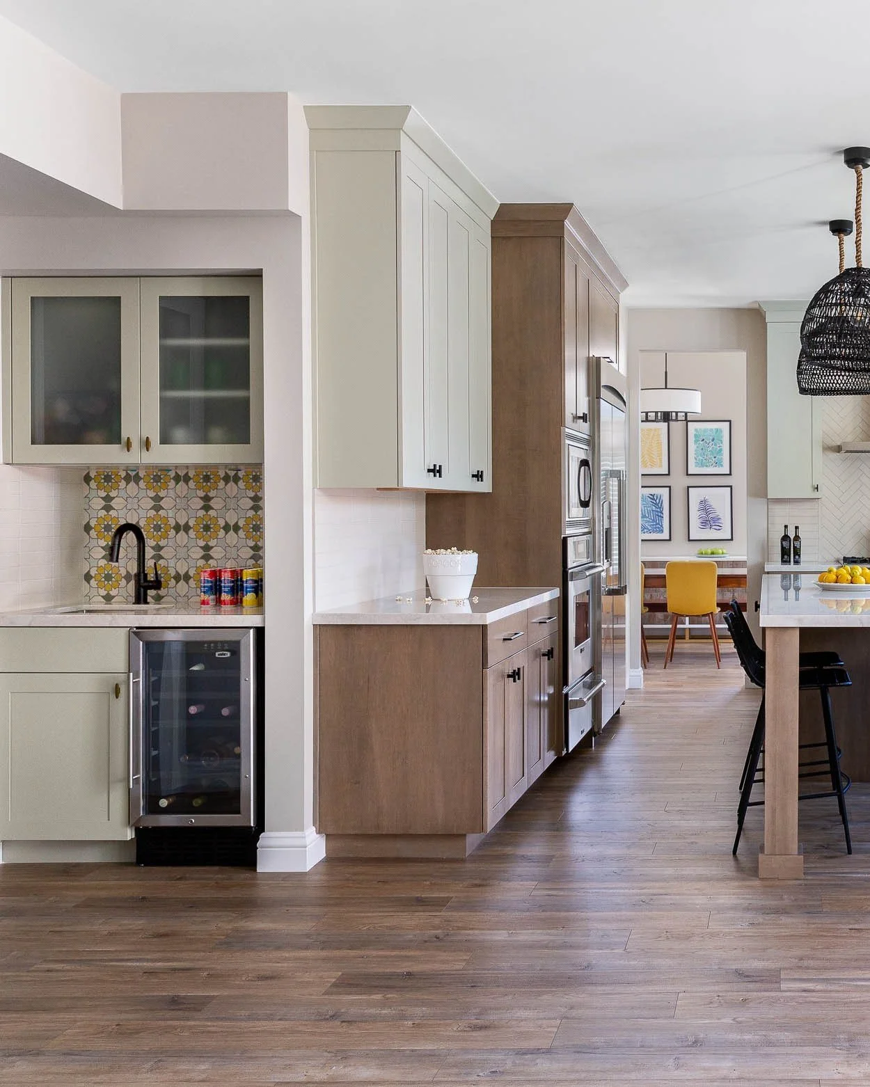 Open, airy, and bright kitchen remodel on the Peninsula | design by @sea_construction 
#interiorphotography
#interiorphotographer
#interiordesignphotography
#bayarearemodeling
#bayareainteriorphotographer
#bayareainteriordesignphotographer
#interiord