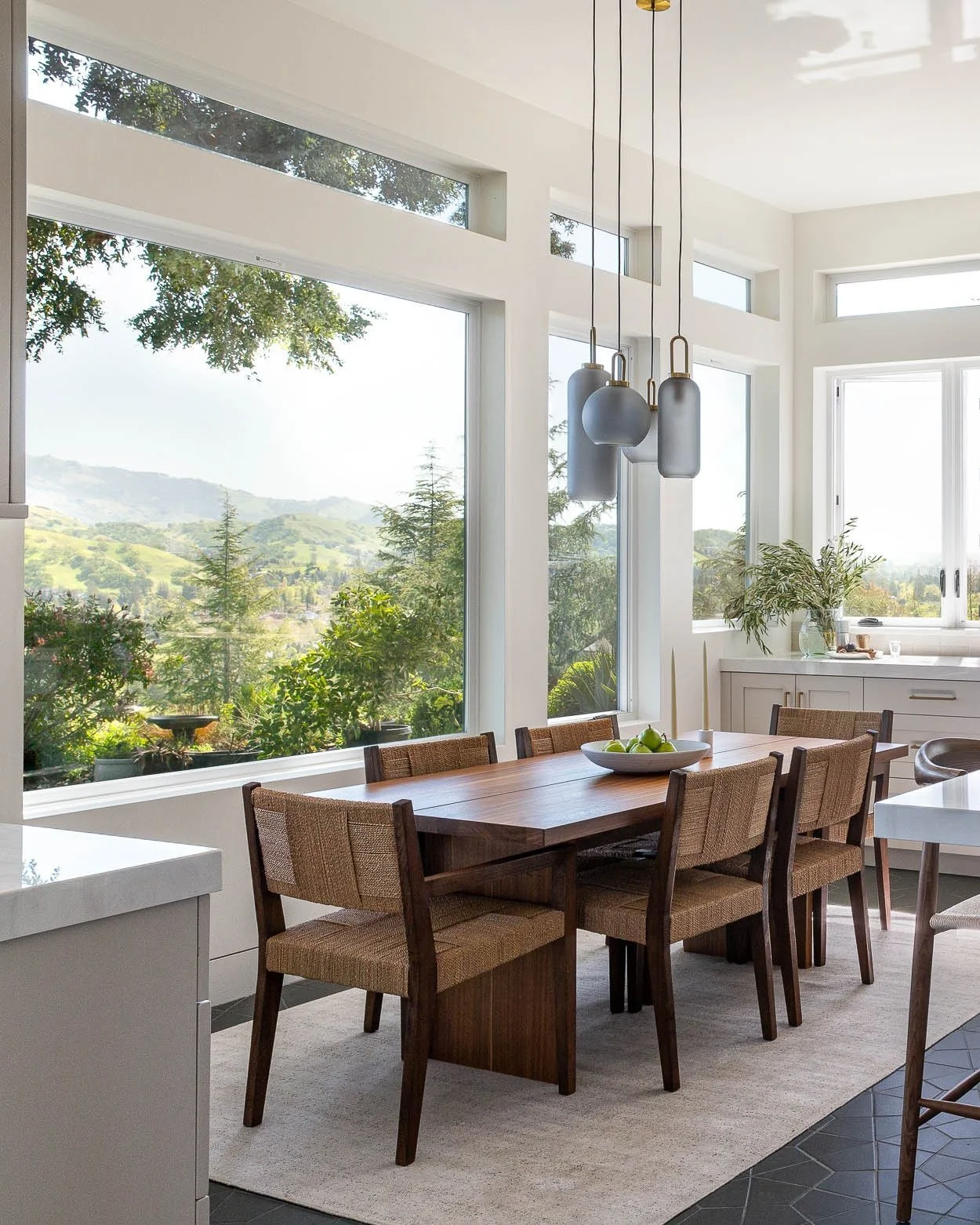 Midcentury modern with mountain views | design by @calafiahomedesign 
#interiorphotography
#interiorphotographer
#interiordesignphotography
#bayarearemodeling
#bayareainteriorphotographer
#bayareainteriordesignphotographer
#interiordesignphotographer