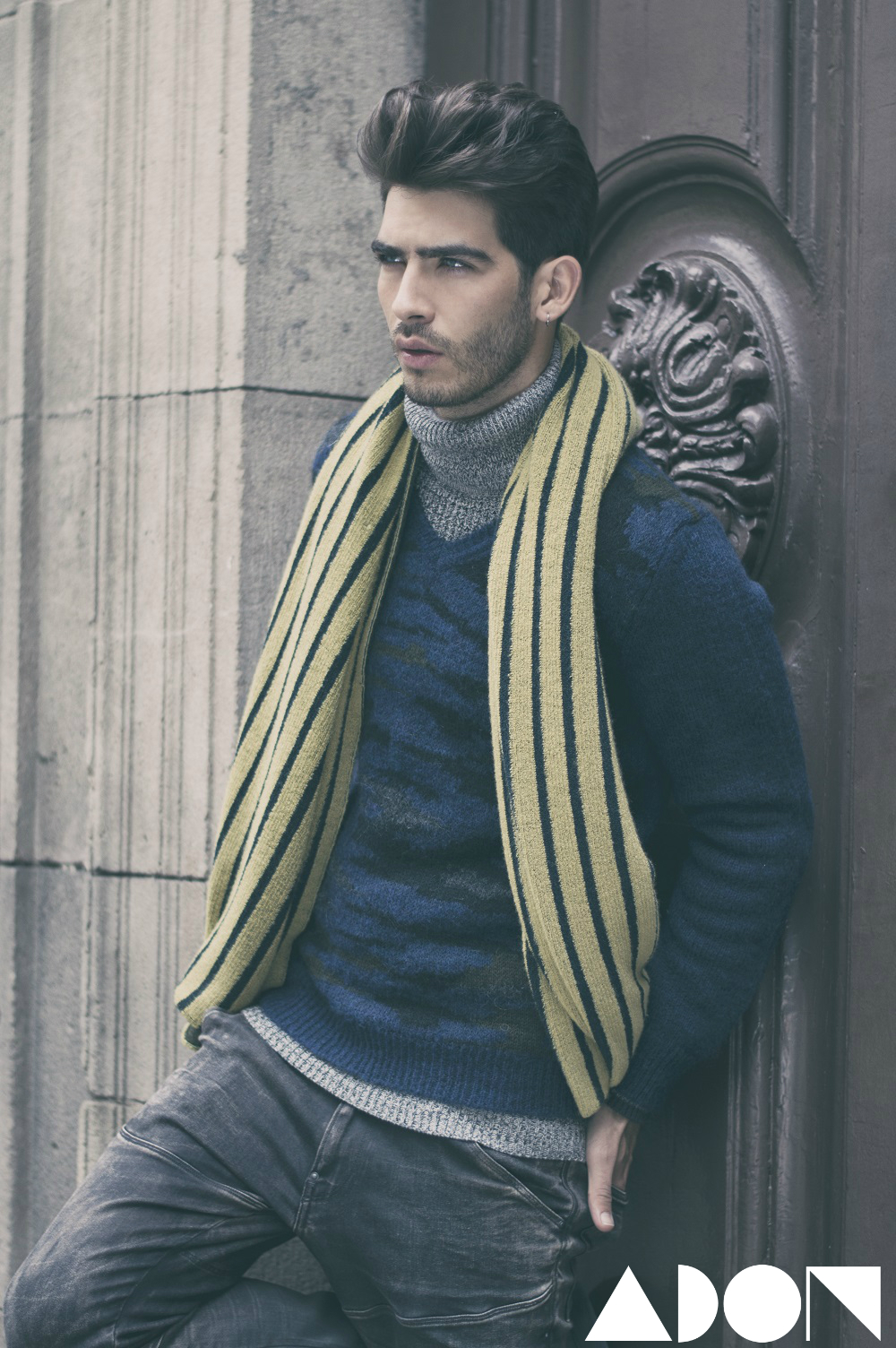 Turtleneck: G-Star, V-neck: Guess Marciano, Jeans: G-Star, Scarf: Biel lo