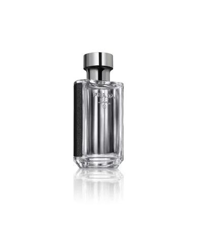 Prada L'Homme is a meeting of Prada signature fragrance ingredients, Iris and Amber, sitting on a base of neroli, geranium and patchouli. The character is masculine yet not overbearing.