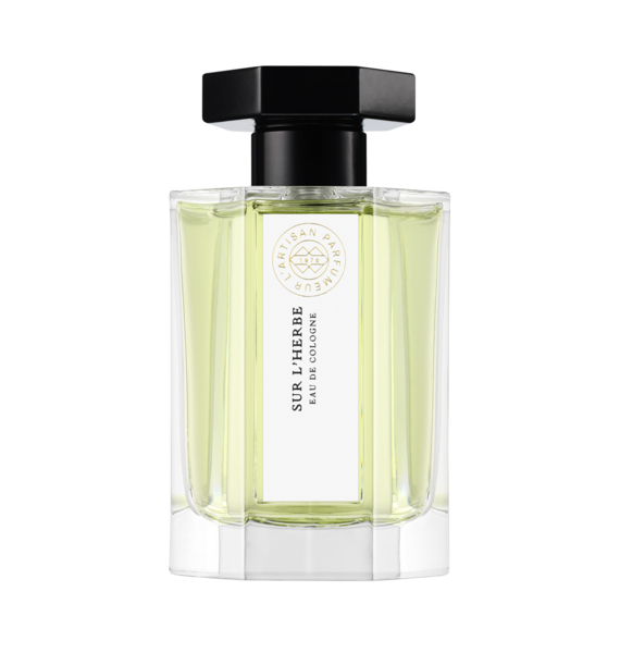 A Cologne inspired by Edouard Manet’s Déjeuner sur l’Herbe, evocative of an impressionist nature. A crystalline and solar freshness, softened with a touch of musks. Edouard Manet’s Le Déjeuner sur l’Herbe provoked a real scandal when seen by art critics in Paris in 1863. Despite Manet’s claims to classical art references, this scene, representing two fully dressed men with a naked woman picnicking in a forest, was considered as obscene by his contemporaries. It’s this raw modernity that carried the perfumer, Fabrice Pellegrin throughout the creation of this Cologne’s formula. It prompted him to reinvent neroli or rather, the distillation of the orange blossom petal plant, by injecting a saturation of light. He has placed at the heart of the cologne, a solar accord, to which he has added white musk and amber ingredients with an overdose of oxygen which blurs all preconceptions.