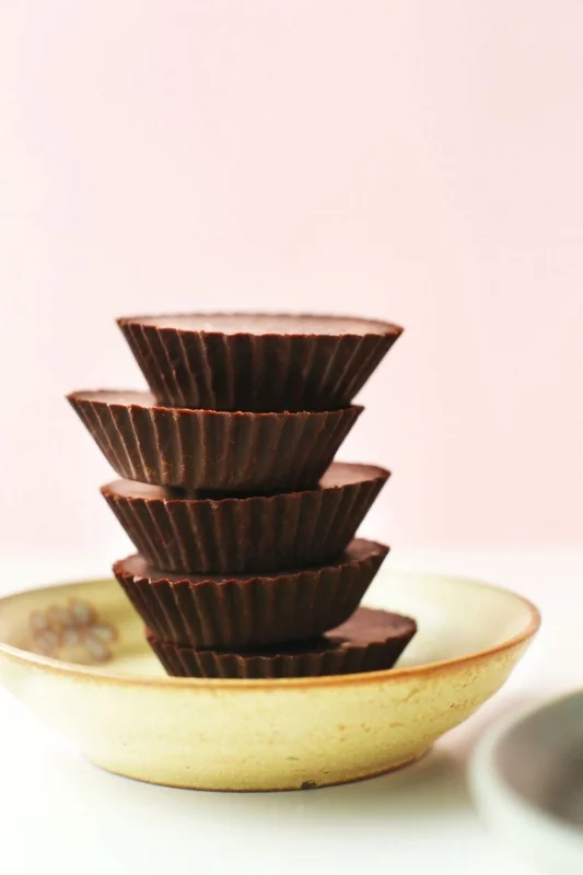 EASY-Homemade-Vegan-Chocolate-Recipe-Simple-ingredients-naturally-sweetened-BETTER-than-storebought-vegan-chocolate-glutenfree-dessert-recipe-easy-768x1152.jpg