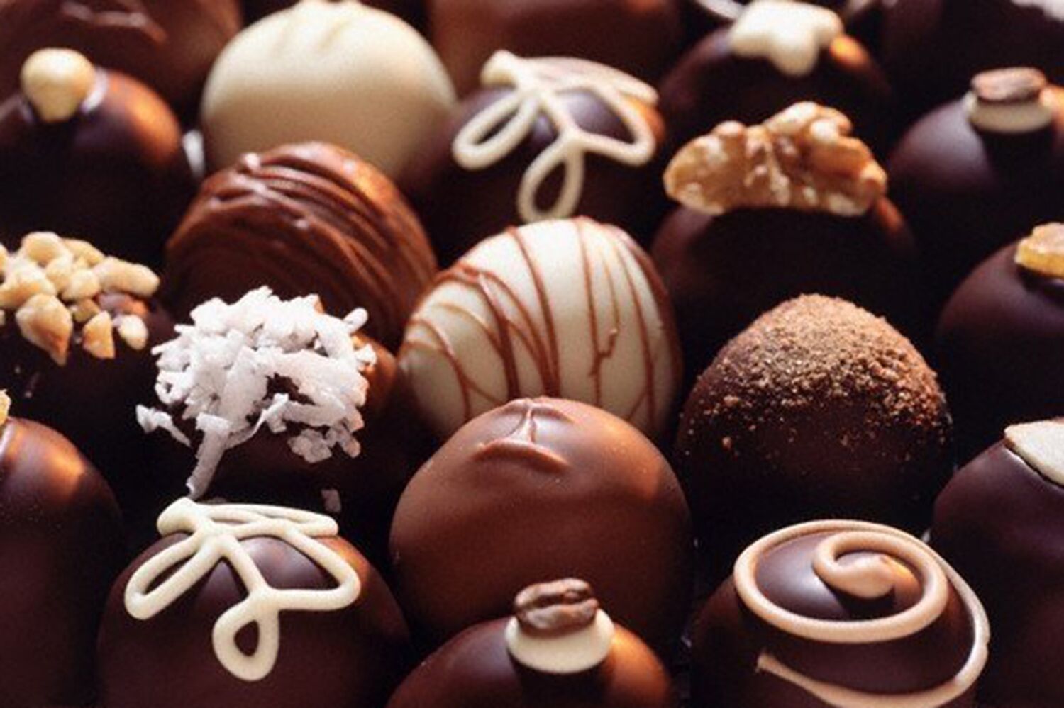 Browse our online Choc Store for our mixed Chocolate Box selections of “Belgium Style Chocolate” pralines and truffles. We'll deliver your favourite chocolate direct to your door.