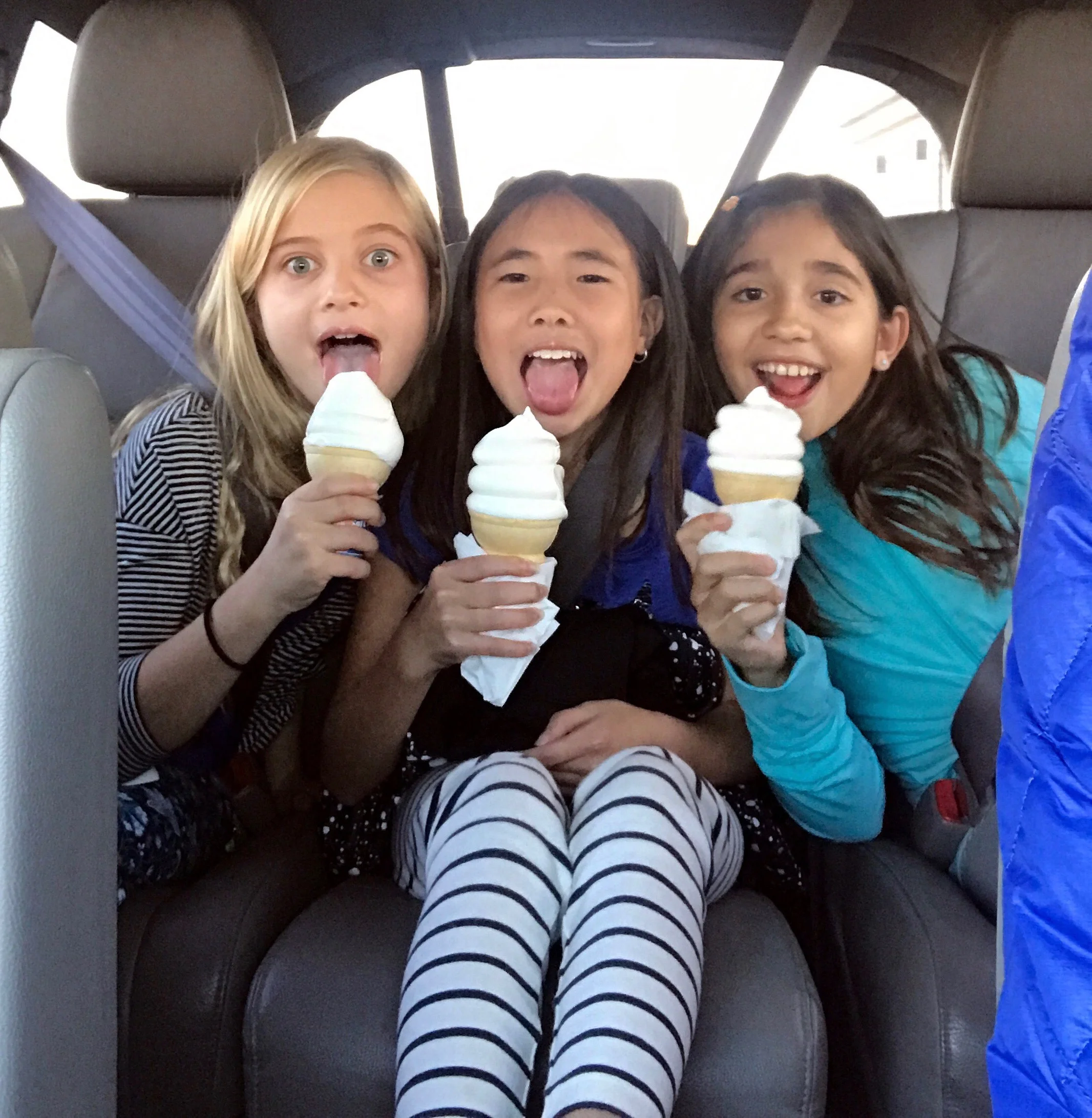 The triple play-date with Addie's friends, Maia (on the left) and Nina (on the right) 🍦🍦🍦