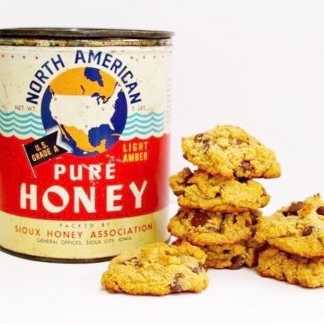 I keep my cookies in this honey tin, because great-grandma Minnie kept cookies in a honey tin!