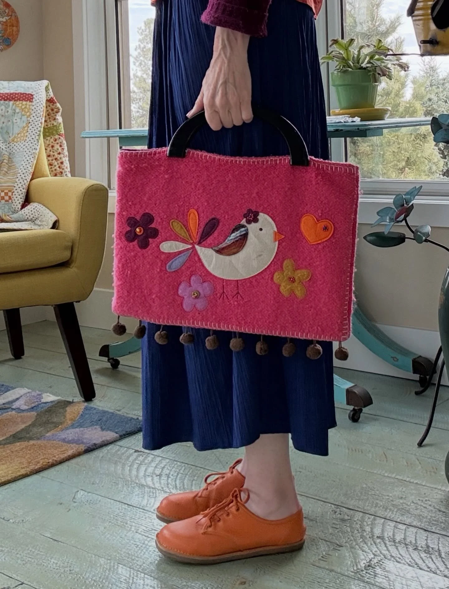 OFF to teach Gospel Study 🧡 #suchahappything Also, if you love orange like I do, and you do not have orange shoes I would ask, why not?! 

Shoes are @gudrunsjoden 
Bag is @naturallife (but I've had it for a LONG time!)