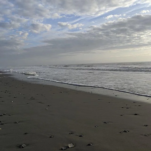 Great start to another day at the show! #beachvibes #myrtlebeach #gsgiftshow #paintthetown #customgifts #personalizedgifts #unique #woodsigns #homedecor #pttsigns