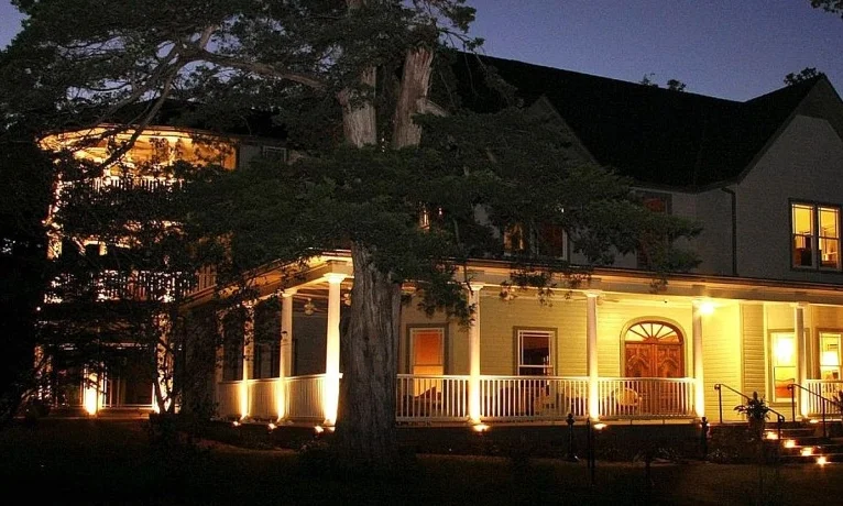 Youve-never-slept-this-well-before-Sassafrass-Hill-at-night-means-a-night-of-blissful-rest-and-total-tranquility.-1024x563.jpg