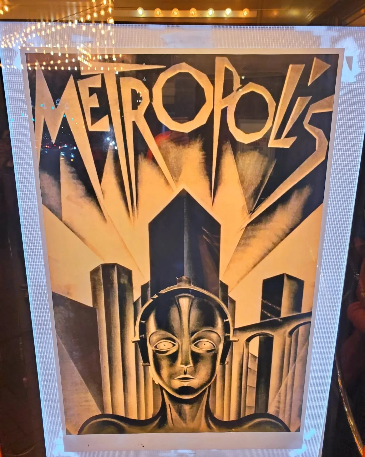Taking a moment to rave in bewilderment for a minute.
97 years ago, this film was made. Everyone in it is dead now. Some were experienced actors born in the fricking 1800s. Some joined the Nazi party, some fled it, including its director. Released i