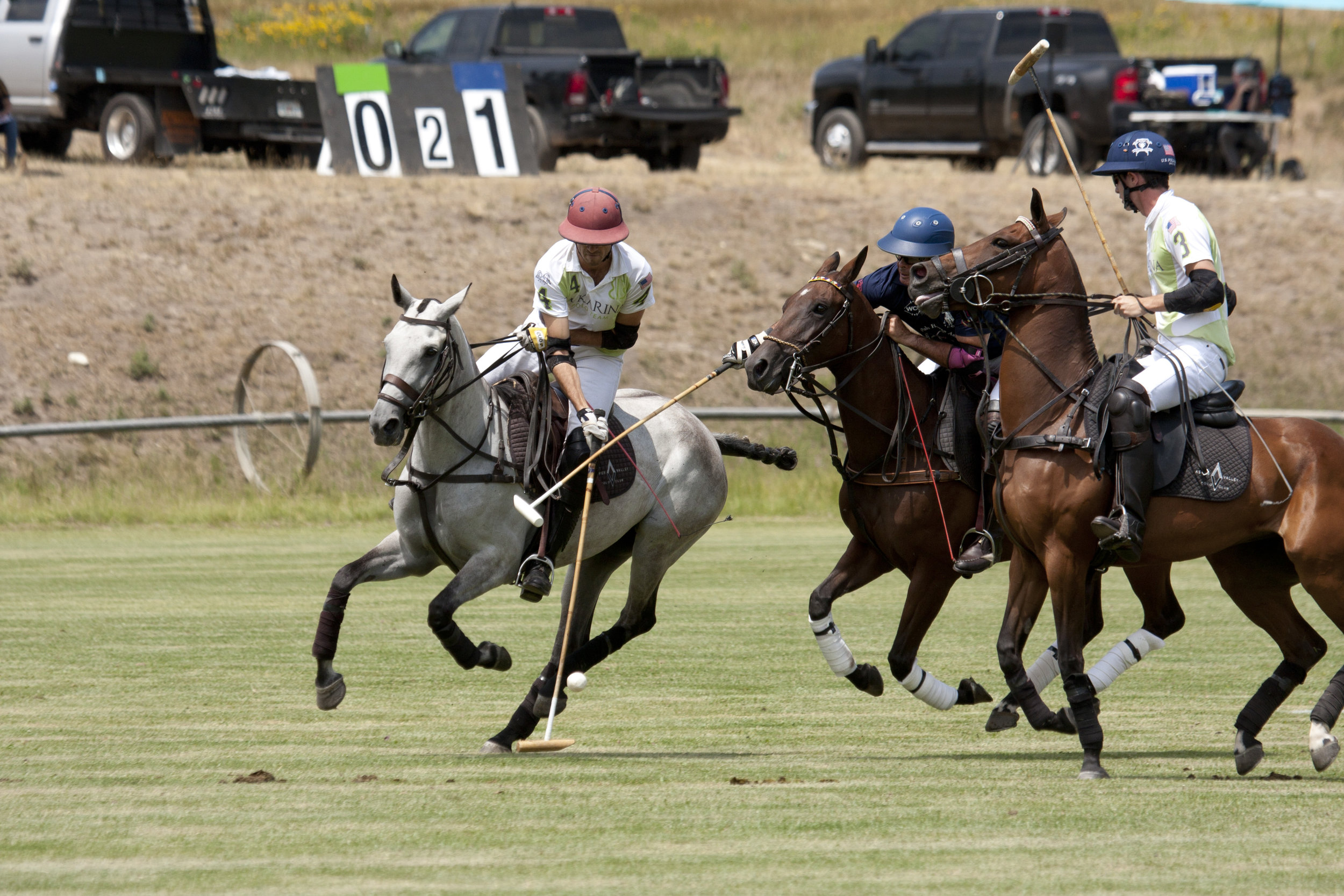 Lucas Lalor of La Karina working the nearside shot as .JPG