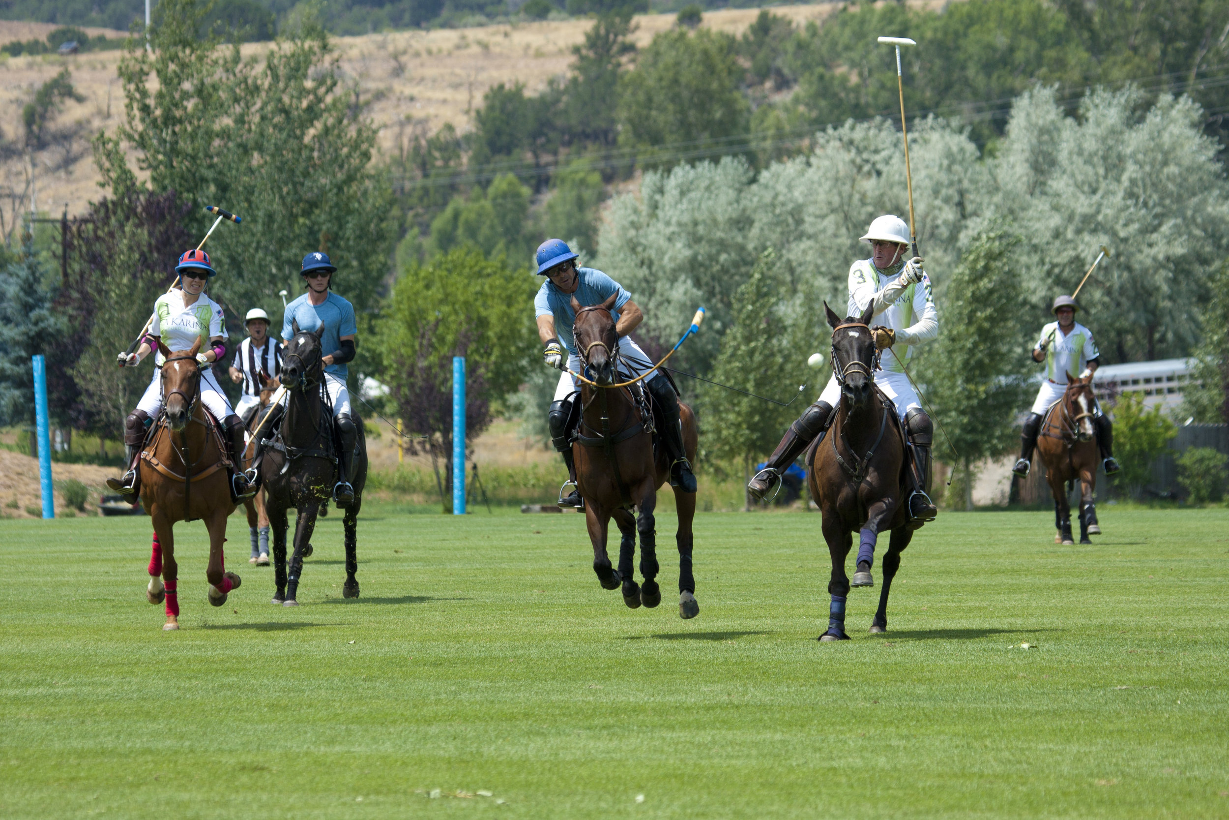 Nacho Figueras of Piocho Ranch hits a neck s.JPG