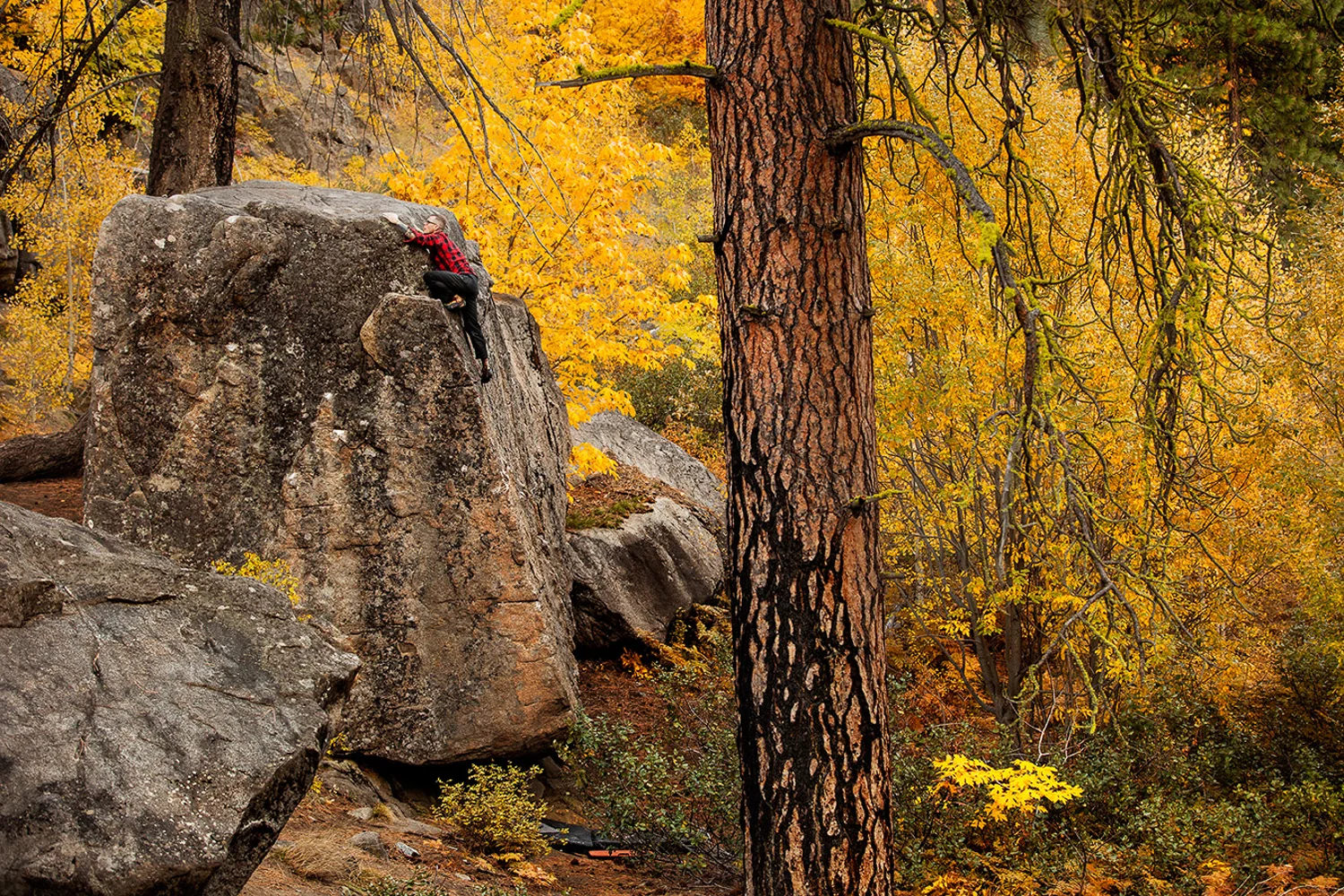 Andy Knepshield climbing Cube Crack | Leavenworth, WA