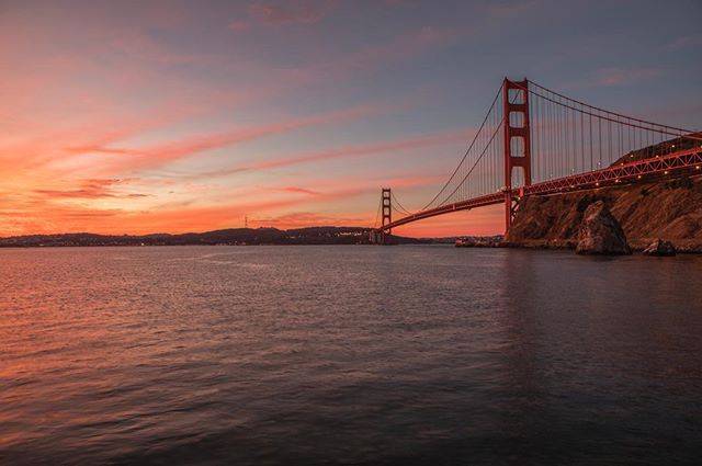When in San Francisco and have a clear forecast... is there really a question as to whether you get up for sunset or not? Of course you do!
----------------------------------------
#seattlephotographer #sunrise #epic_captures #ig_shotz #canon_photos 