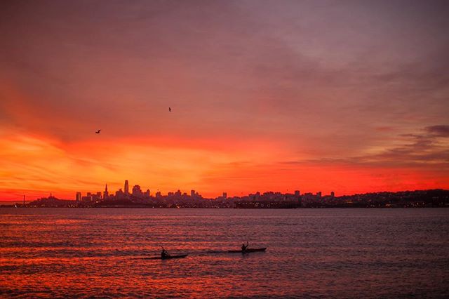 Who else wants to go for a sunrise paddle in the San Francisco Bay?
----------------------------------------
#seattlephotographer #sunrise #epic_captures #ig_shotz #canon_photos #canon_official #canon5dmarkiv #teamcanon #igers_seattle #sanfrancisco #