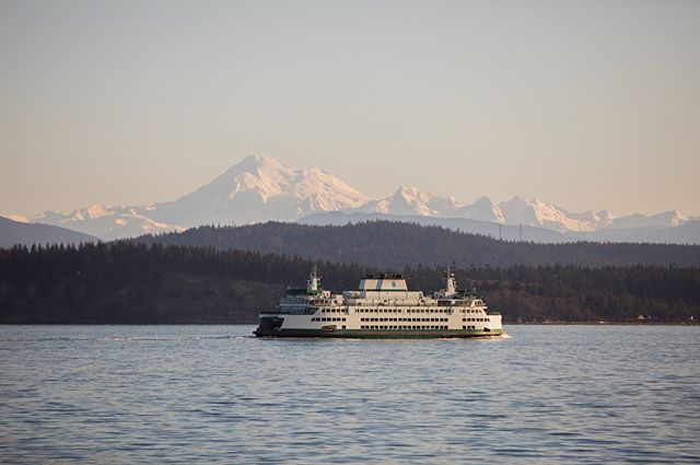 Nothing like ferry rides on the weekends!
----------------------------------------
#mtbaker #ferryboat #seattle #seattlephotographer #seattlelife #sunset #epic_captures #ig_shotz #canon_photos #canon_official #canon5dmarkiv #teamcanon #igers_seattle 