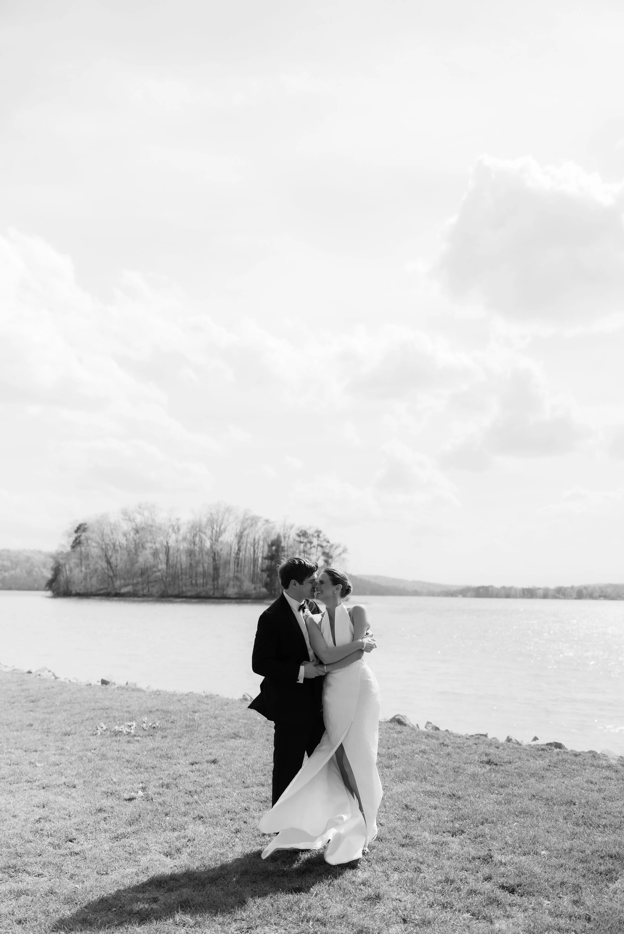 PhotographybyCarolineTrotter_McKenzie+BradyWedding_Bride+GroomPortraits_4-5-25_-96.jpg