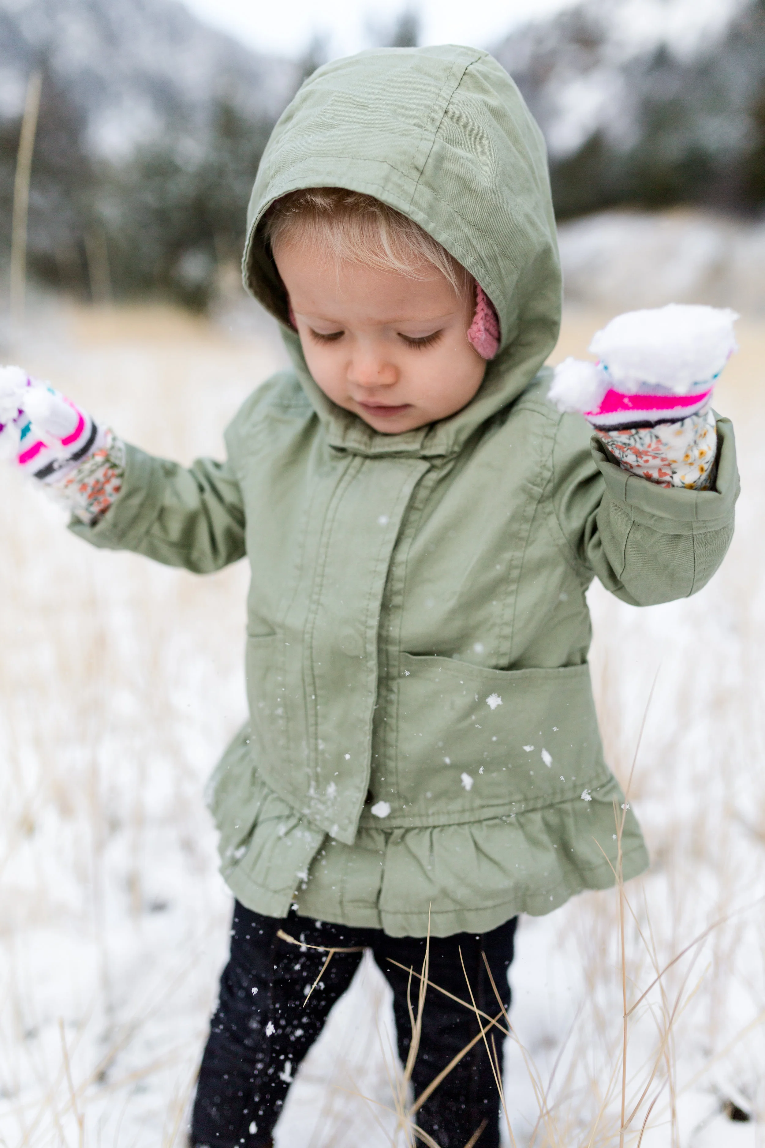 Tyla 18months first snow-8486.jpg