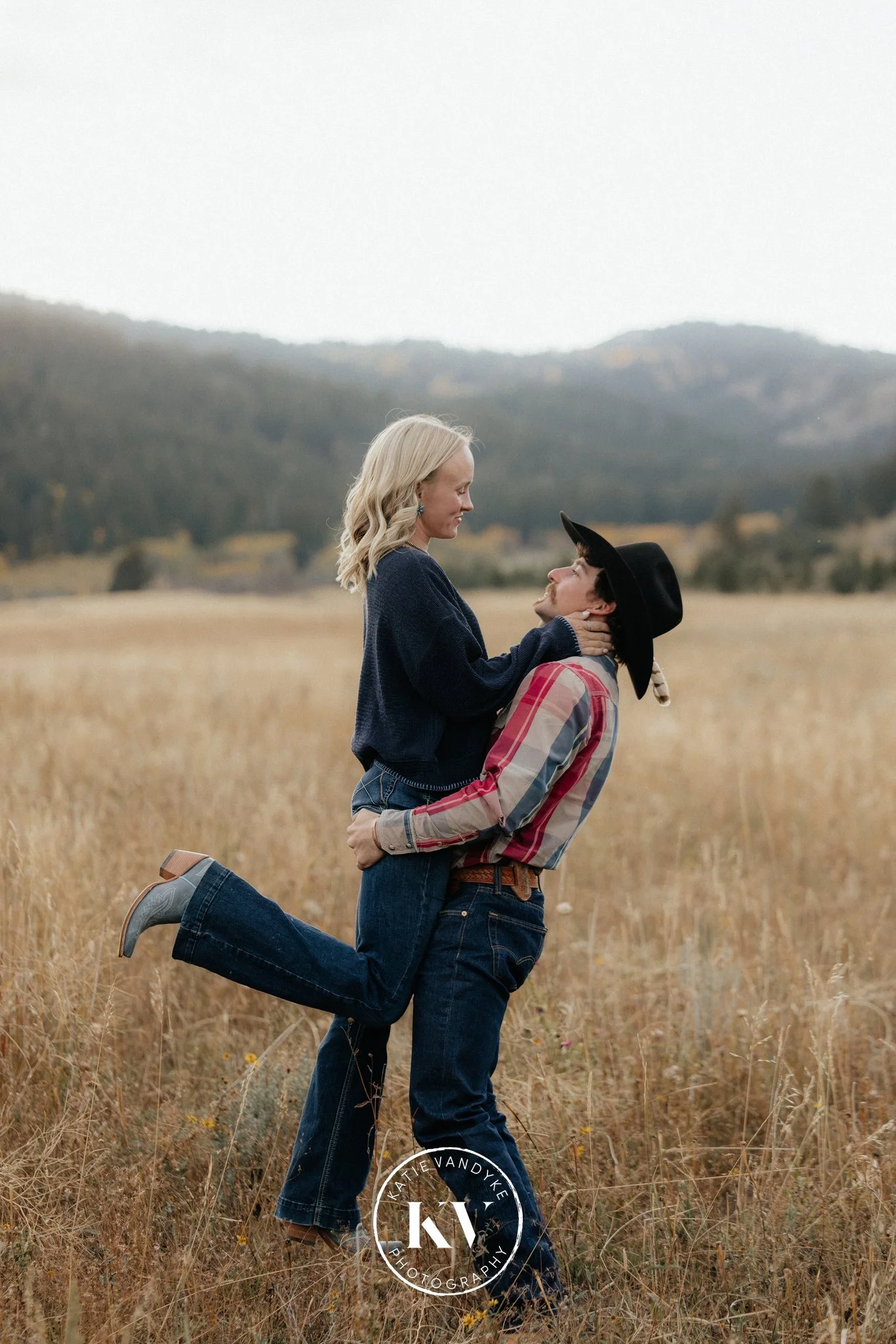 molly-coby-engagement-carry-laugh-13.jpg