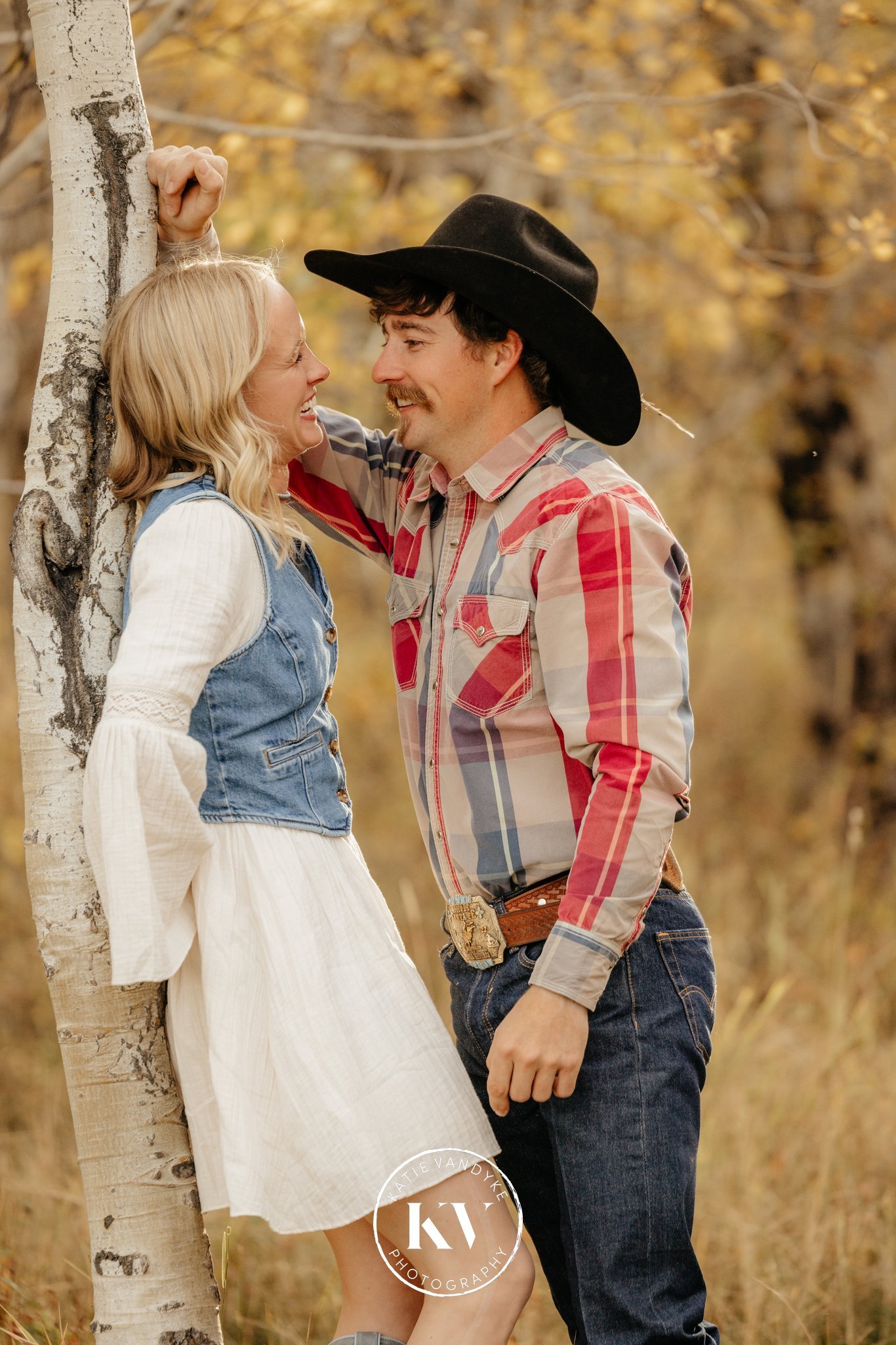 molly-coby-engagement-laughing-06.jpg