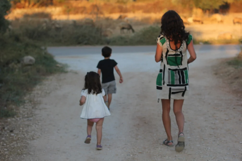 "Look, there's the sheep! Run, mommy, run. Run!"
