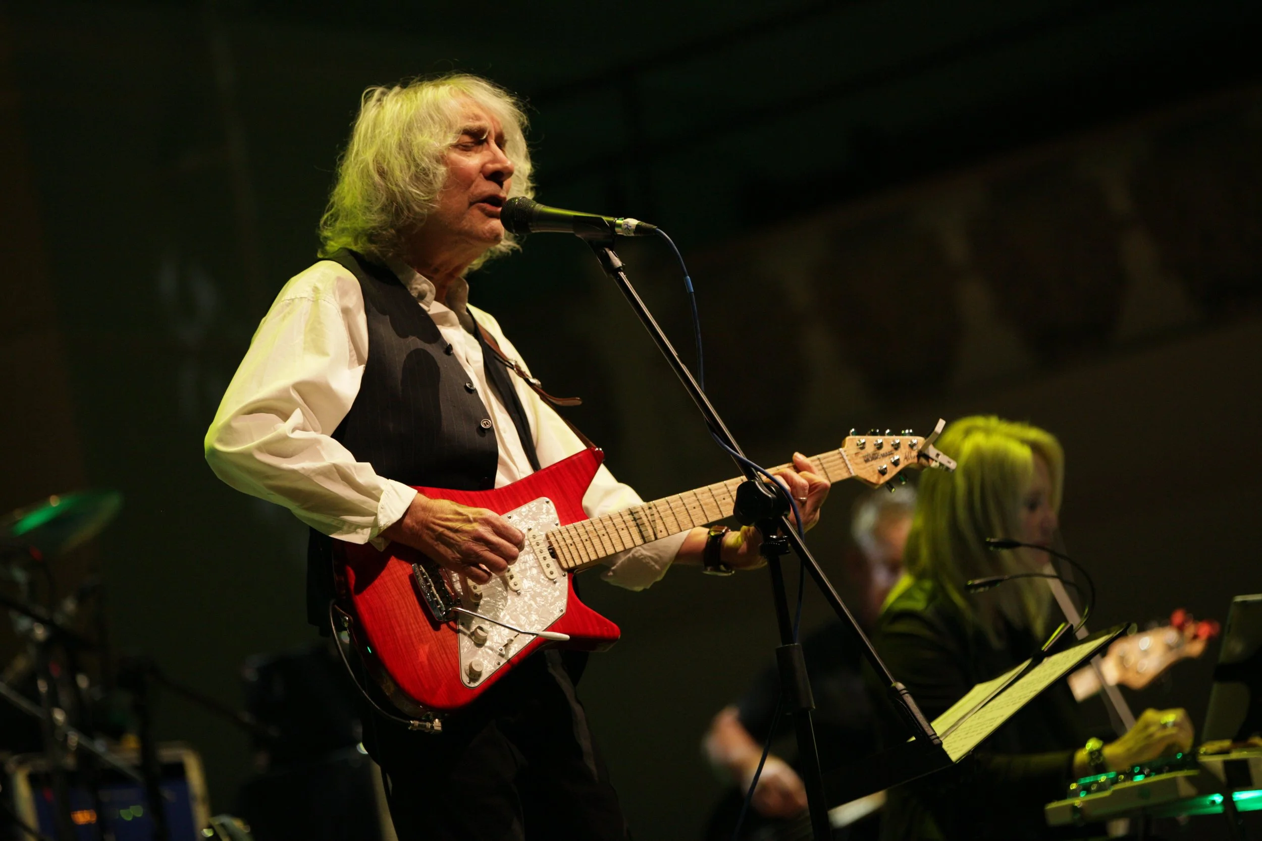 Albert Lee w/The Cryers at The Golden Pony (18+)