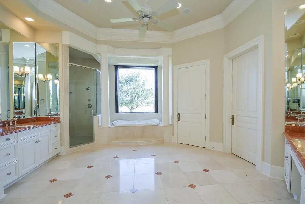 4227 Graham Heights Master Bathroom.jpg