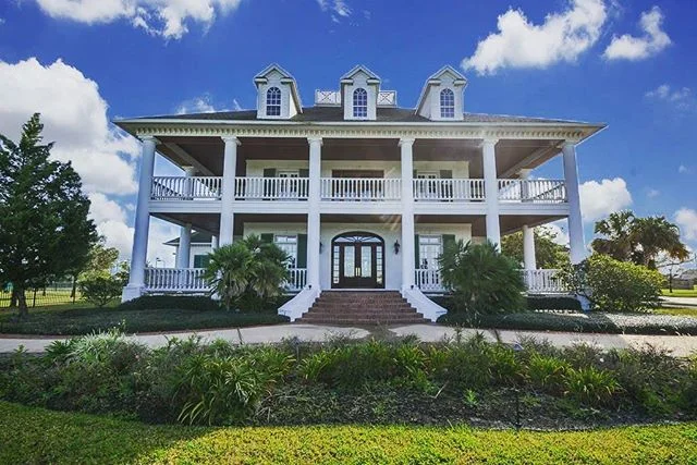 LISTING!! REMAX GRAND!! ONE OF THE MOST ICONIC HOMES IN KATY TEXAS (The Marshall Mansion). THIS 5/6 BEDROOMS,&nbsp; 5 1/2 BATHROOM HOME IS 7832 sqft &amp; SITS ON A 2.3 ACRE(S) LOT. THE HOME HAS BREATHTAKING VIEWS OF THE LAKE &amp; 360 DEGREE VIEWS F