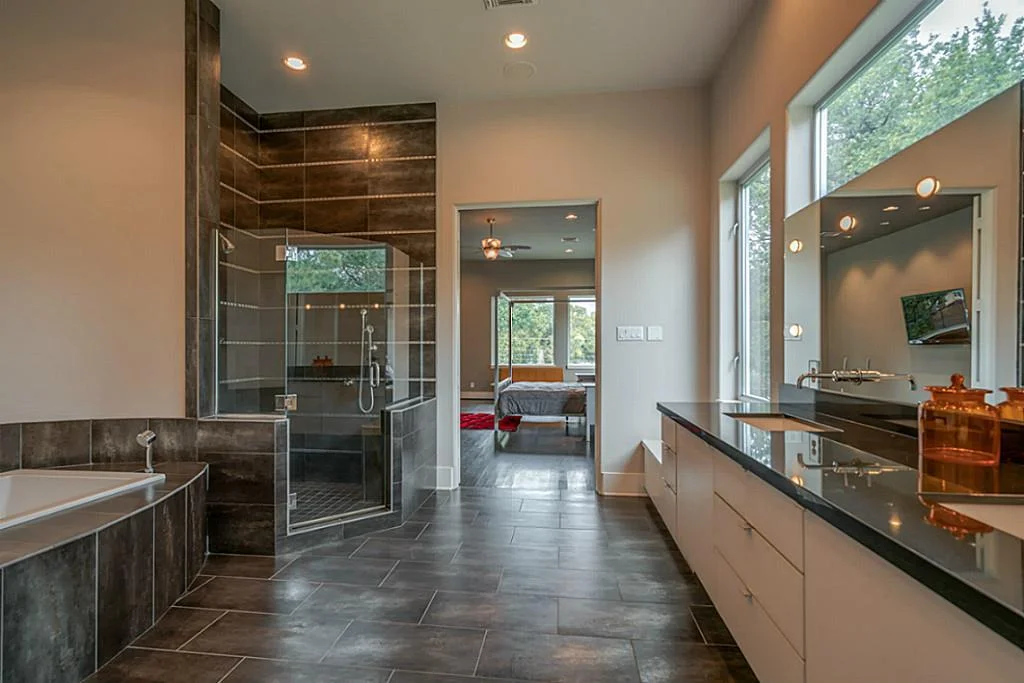 4018 Falkirk - Master Bath.jpg